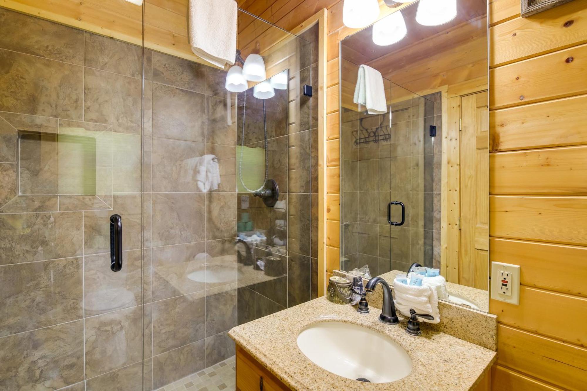 Secluded And Wooded Wears Valley Cabin With Fire Pit! Sevierville Exteriör bild
