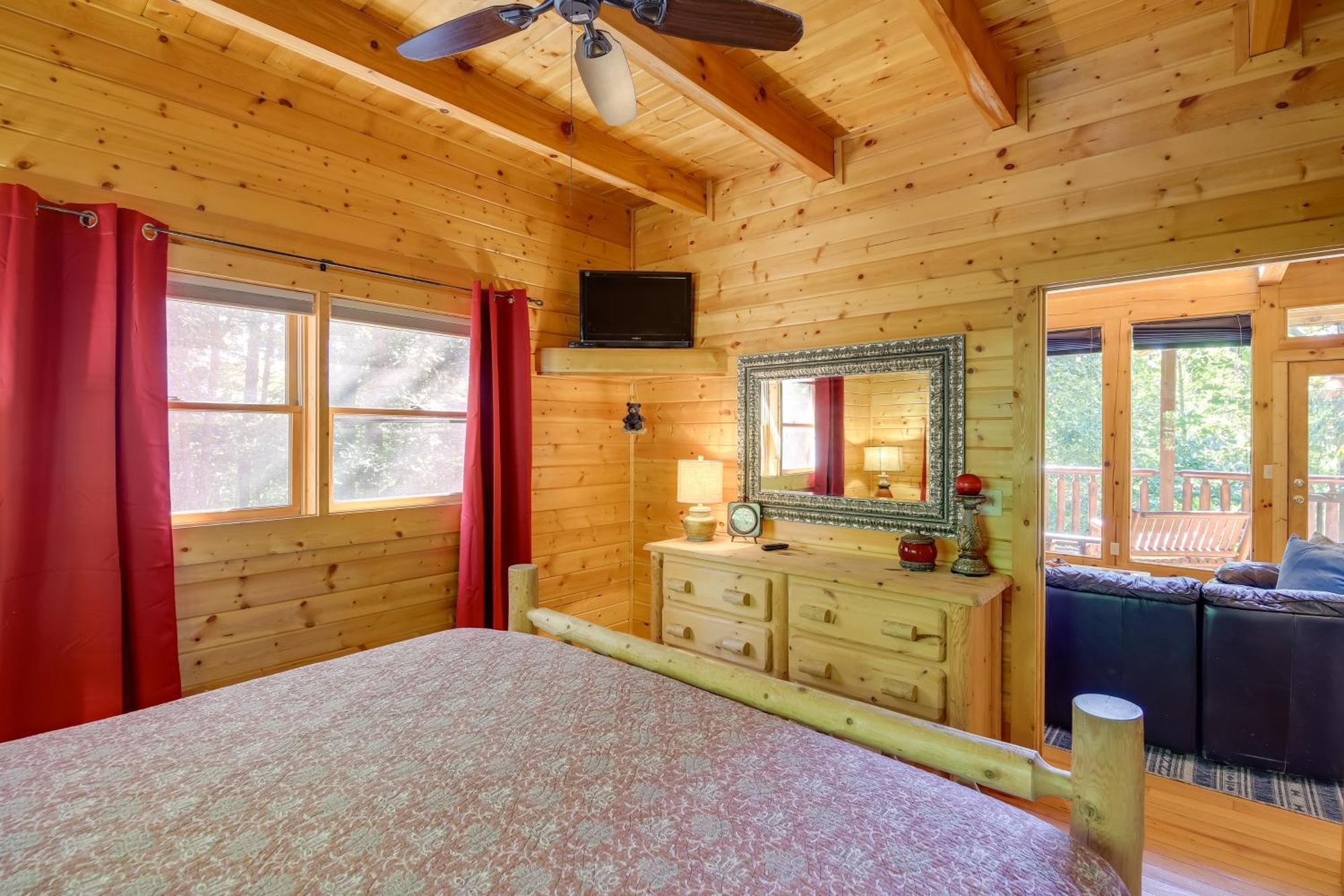 Secluded And Wooded Wears Valley Cabin With Fire Pit! Sevierville Exteriör bild